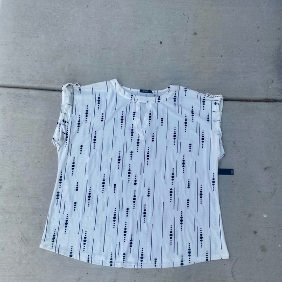 White & Black Short Sleeve Top 🤍 - Picture 8 of 11